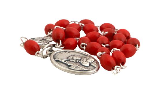 Szent Rita rózsafüzér, piros színű fa gyöngyökből