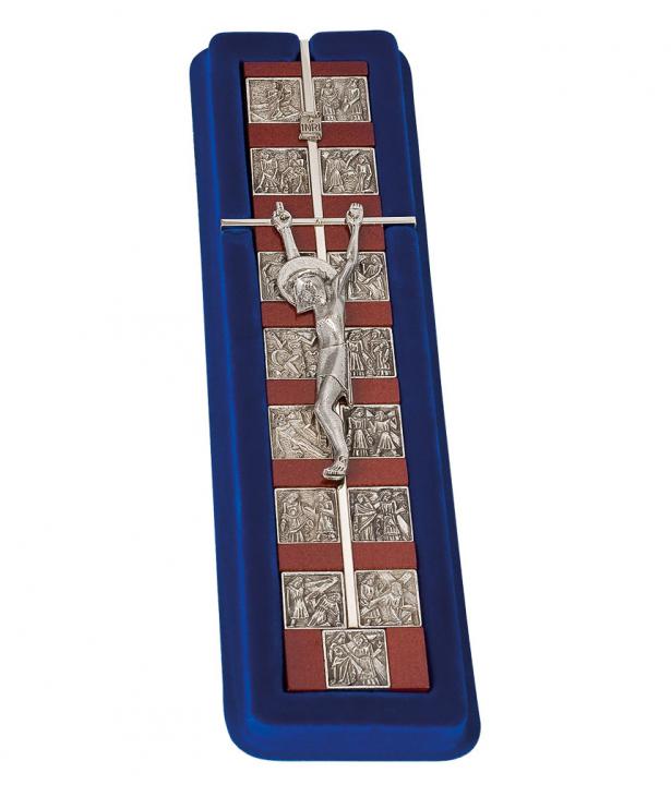 Exkluzív stációs kereszt díszcsomagolásban, sötétbarna színben, ezüst színű korpusszal, 33 cm-es 