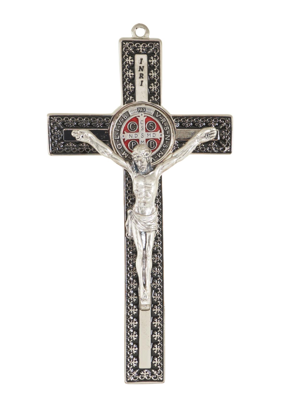 Falra akasztható Szent Benedek fém feszület fekete színben ezüstszínű díszítéssel, 19 cm-es 