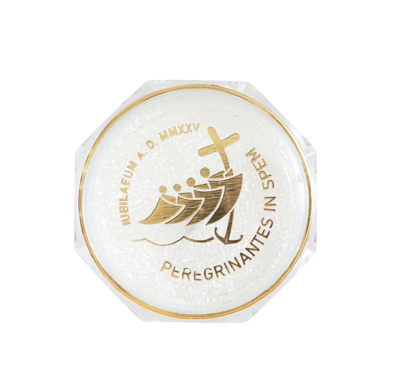 muanyag-rozsafuzertarto-aranyszinu-2025-jubileum-diszitessel