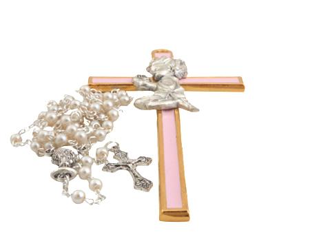 Elsőáldozási kereszt ezüstözött elsőáldozó lány éremmel díszítve, rózsafüzérrel